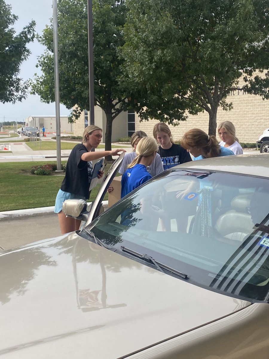 What an amazing morning watching our girls get out there to serve! It was a great reminder of how the Lord provides physically, but more importantly, spiritually! Forever grateful for His mercies and these sweet kids! 💕
#biggerthanbasketball #family #buildaboat