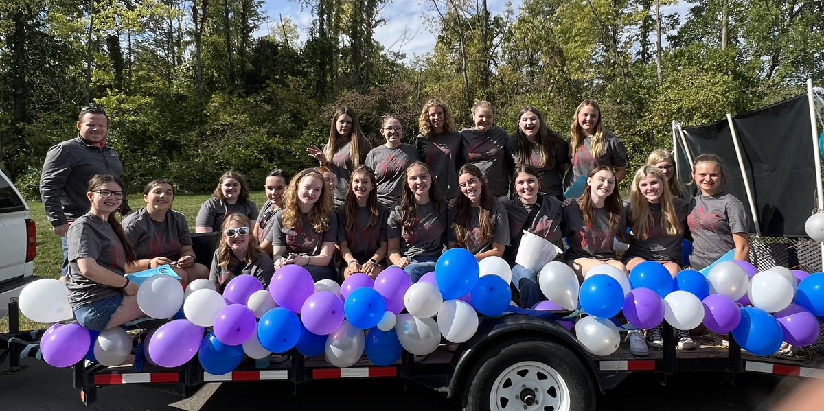 ChoirsNphs's tweet photo. Diamond Sensations and Crimson Heat had fun in today’s parade. https://t.co/ZUV13xdbKc