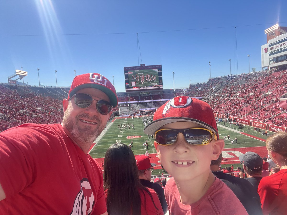 k_r_baum's tweet image. Back at it with my little buddy #UtesGameday #goutes