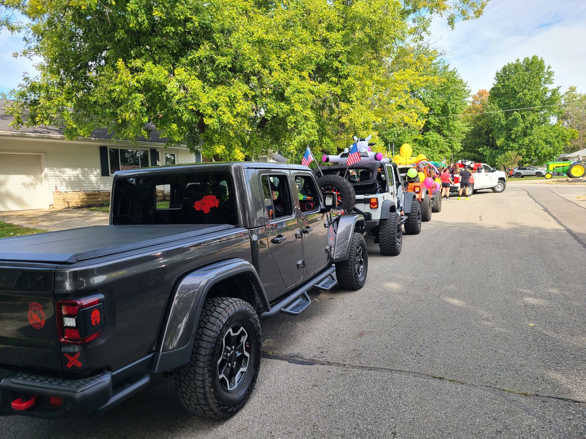 rondeaneArt's tweet photo. We had a blast participating in the Levi Coffin Days Festival Parade.
Shout-out to our #JBCL fam. #thatjeeplife #thewolfpacktribe #jeepgladiatorrubiconJT #jeepwranglerJL #bulletsnbeauty #warrior https://t.co/qWYjTtosra