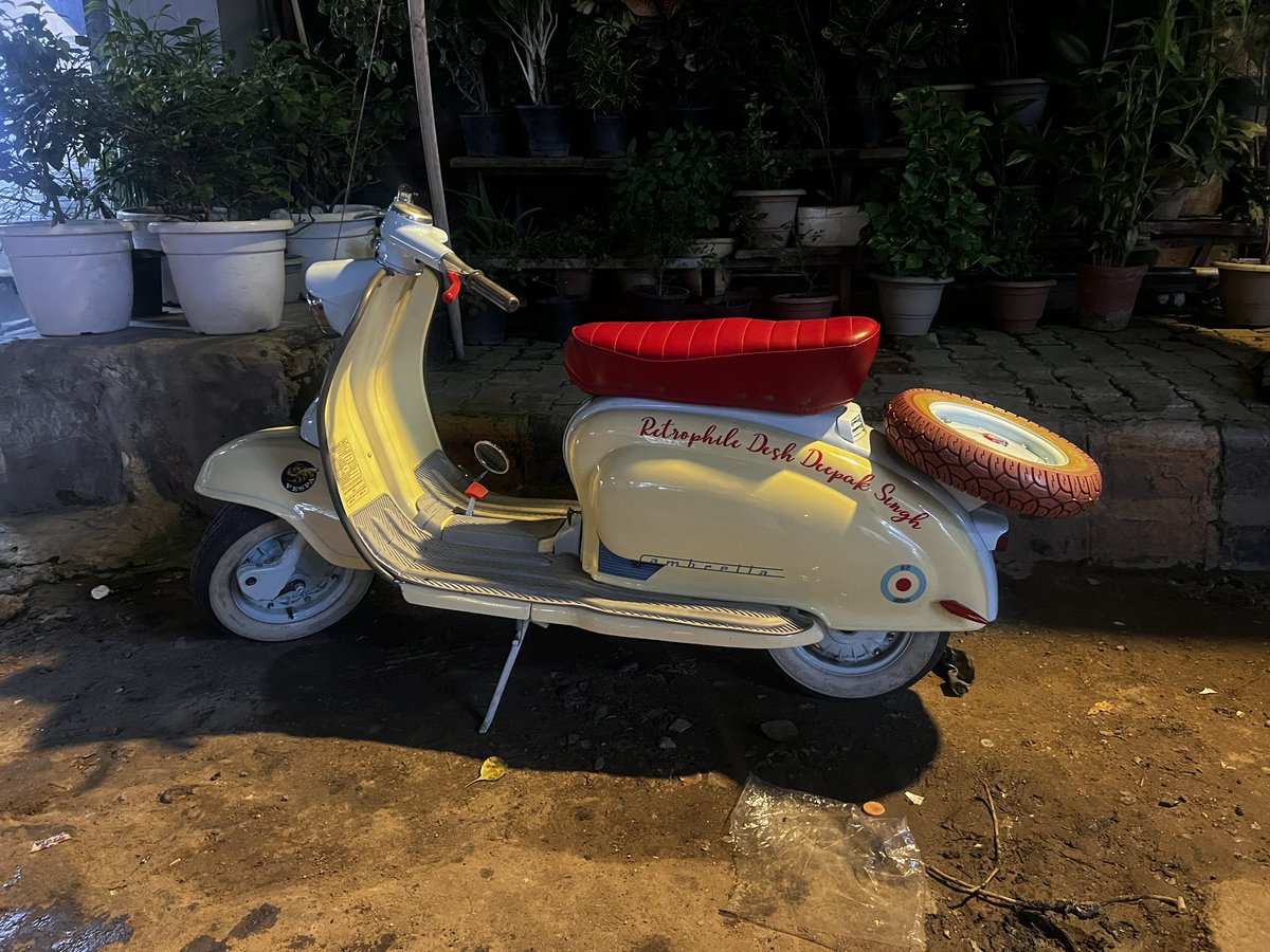 Spotted this lovely looking scooter, with a red seat. Had to post #vintagetoys #vintagecharm