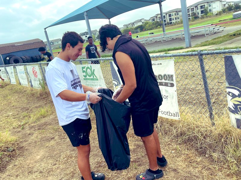 CoachSaxe's tweet photo. Another great Selfless Saturday in the books for @Akins_Football. One Saturday a month we find a way to serve our @AkinsAISD community. I’m proud of our athletes for making their school better then they found it. @AISDAthletics @Secondary_AISD #WingsUp #BeTheChange #alwaysMAD https://t.co/dd7Ej9vCJL