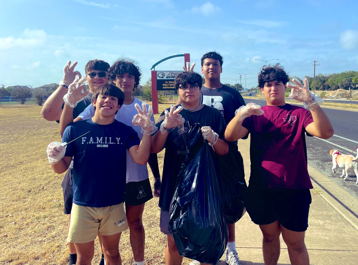 CoachSaxe's tweet photo. Another great Selfless Saturday in the books for @Akins_Football. One Saturday a month we find a way to serve our @AkinsAISD community. I’m proud of our athletes for making their school better then they found it. @AISDAthletics @Secondary_AISD #WingsUp #BeTheChange #alwaysMAD https://t.co/dd7Ej9vCJL