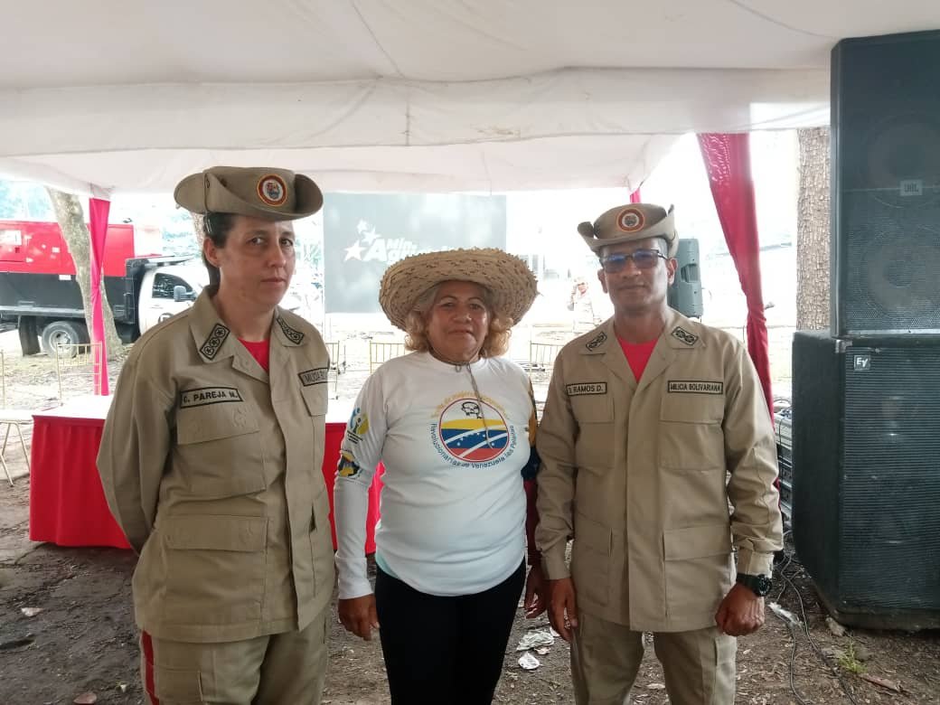 miliciabolibar1's tweet photo. Redi Central de la Milicia Bolivariana comandado por GD. Danny de Jesus  Ramos Dávila acompaño a la Zodi Carabobo a la asamblea con los campesinos pescadores y productores del campo para llegar a acuerdos en beneficio de la patria https://t.co/tKSncvL1SF