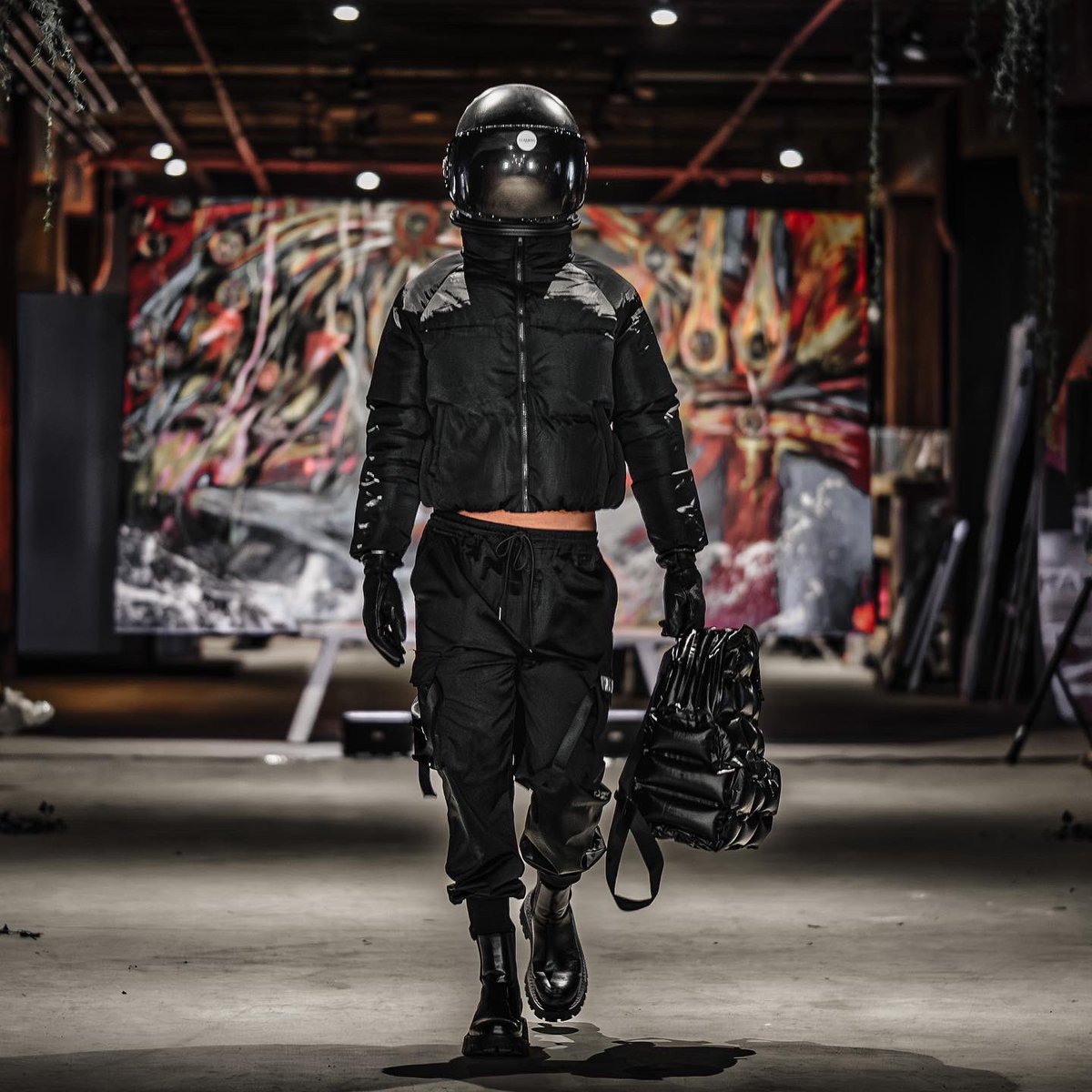 At NYFW boldly owning the runway, this look captures the astronaut's dream.🧑🏼‍🚀

From profound darkness to lunar luminance, it's a fearless cosmic journey in style. 🌌🚀🌘

Designer @lcameroworld 
Brand <a href="/LCameroBrand/">LCAMERO</a> 
Model @diegogarciacu_ 
Photos @splitsecondmoments_