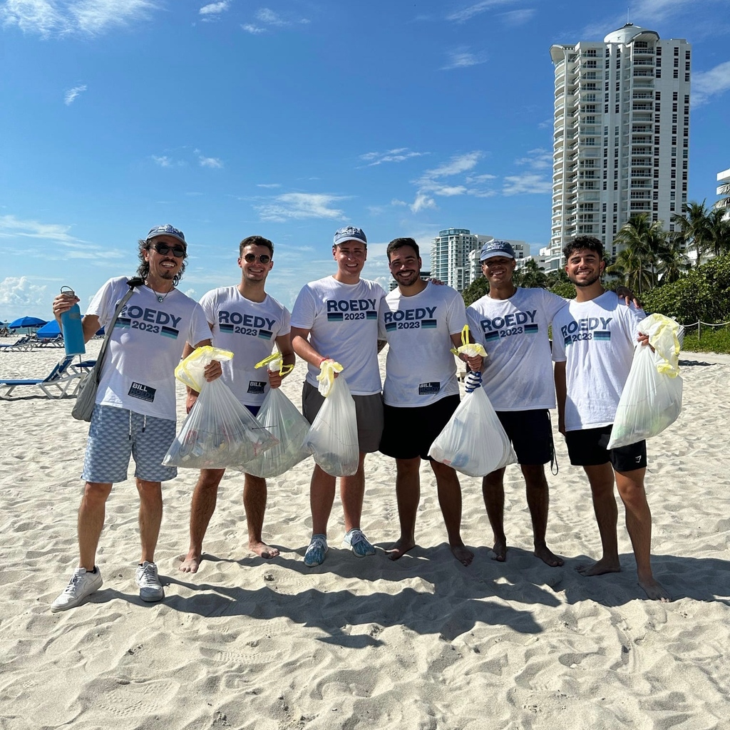 billroedy's tweet image. The Roedy Team spent their Saturday making waves of change 🌊🧹 Let’s work together to preserve this beautiful paradise for future generations 🌏💚 #InternationalCoastalCleanupDay #MiamiBeach #ActionWithIntegrity