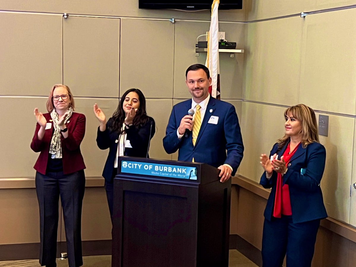 Earlier this week, I had the privilege of recognizing the incredible work of our @BurbankCA Boards, Committees, and Commissions.

My colleagues and I thank all of you for your countless hours of service and volunteerism to improve the #Burbank community!