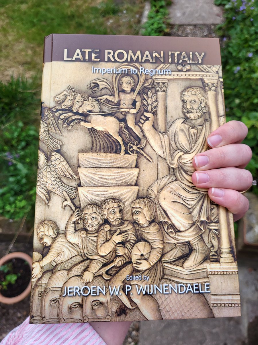MiriamAnnaHay's tweet photo. My contributor's copy of Late Roman Italy has arrived! Congratulations to @_Dragases_ on this monumental achievement, I loved writing this piece so thrilled to see it in print in such esteemed company ⚰️📙 #sarcophagussaturday
https://t.co/1ZBQx0gQWY https://t.co/ZTNRXd4HnP
