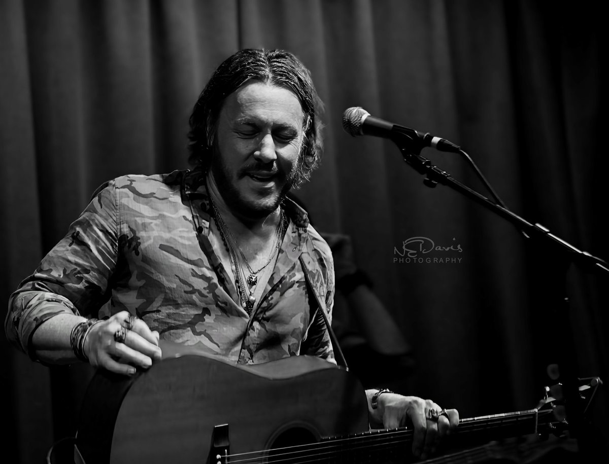 n_e_davis's tweet photo. Steve Carlson
Los Angeles 2023
@stevecarlson @thehotelcafe #LiveMusic #NewMusic #Wilderness #B&W #HotelCafe #3DaysInLA #SPNFamily #SPNFamilyMusic #RadoCompany #Squad #BucketList @tigerlili4 @rmurphy157 https://t.co/UFe4V7KTwt