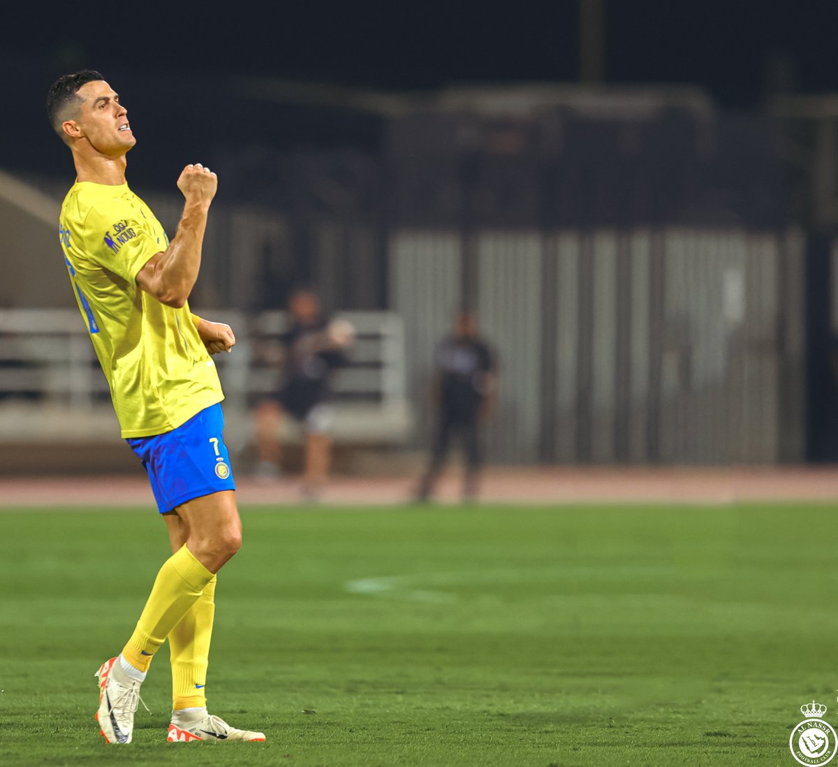 هو التاريـخ 
هو الأرقـام

لاعب نادي النصر السعودي 💛
كريستيانو رونالدو 🐐