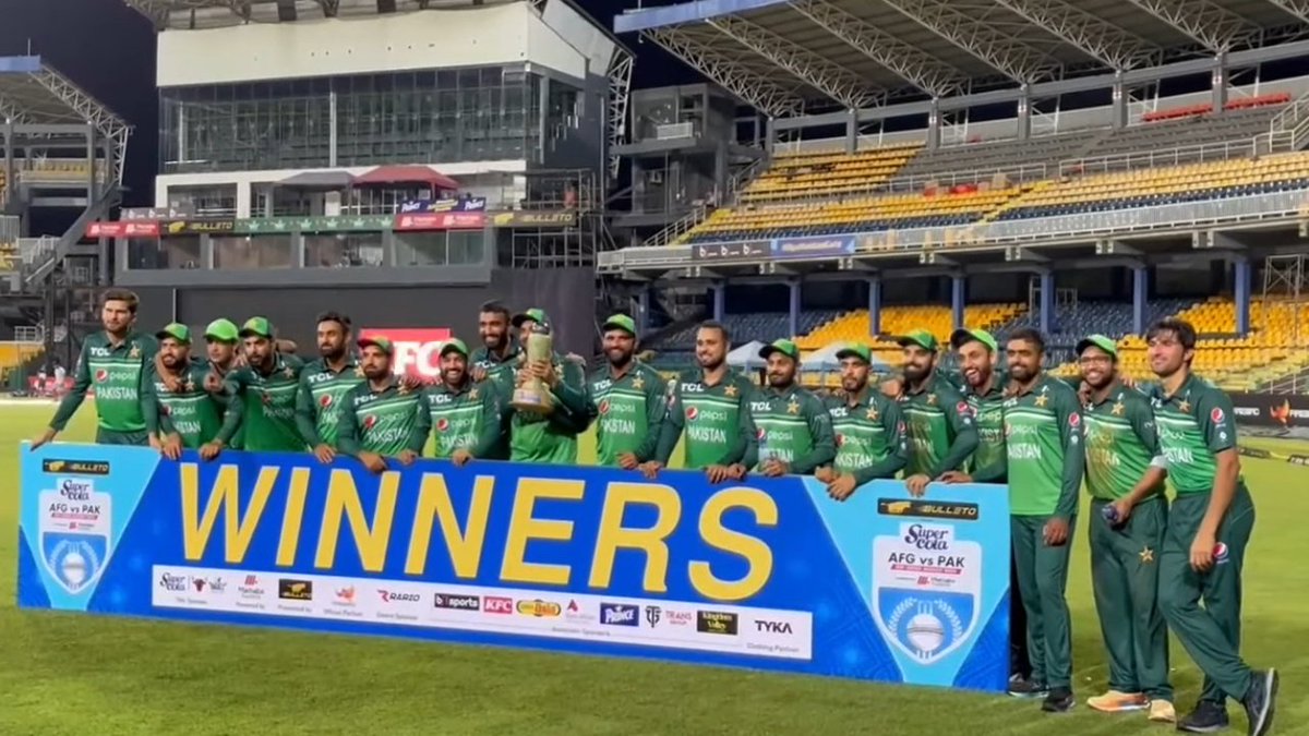“Humara jo ye unit bna hua hai na ye tootay na” 🤍 #BehindYouSkipper

#ISupportBabarAzam #NaseemShah