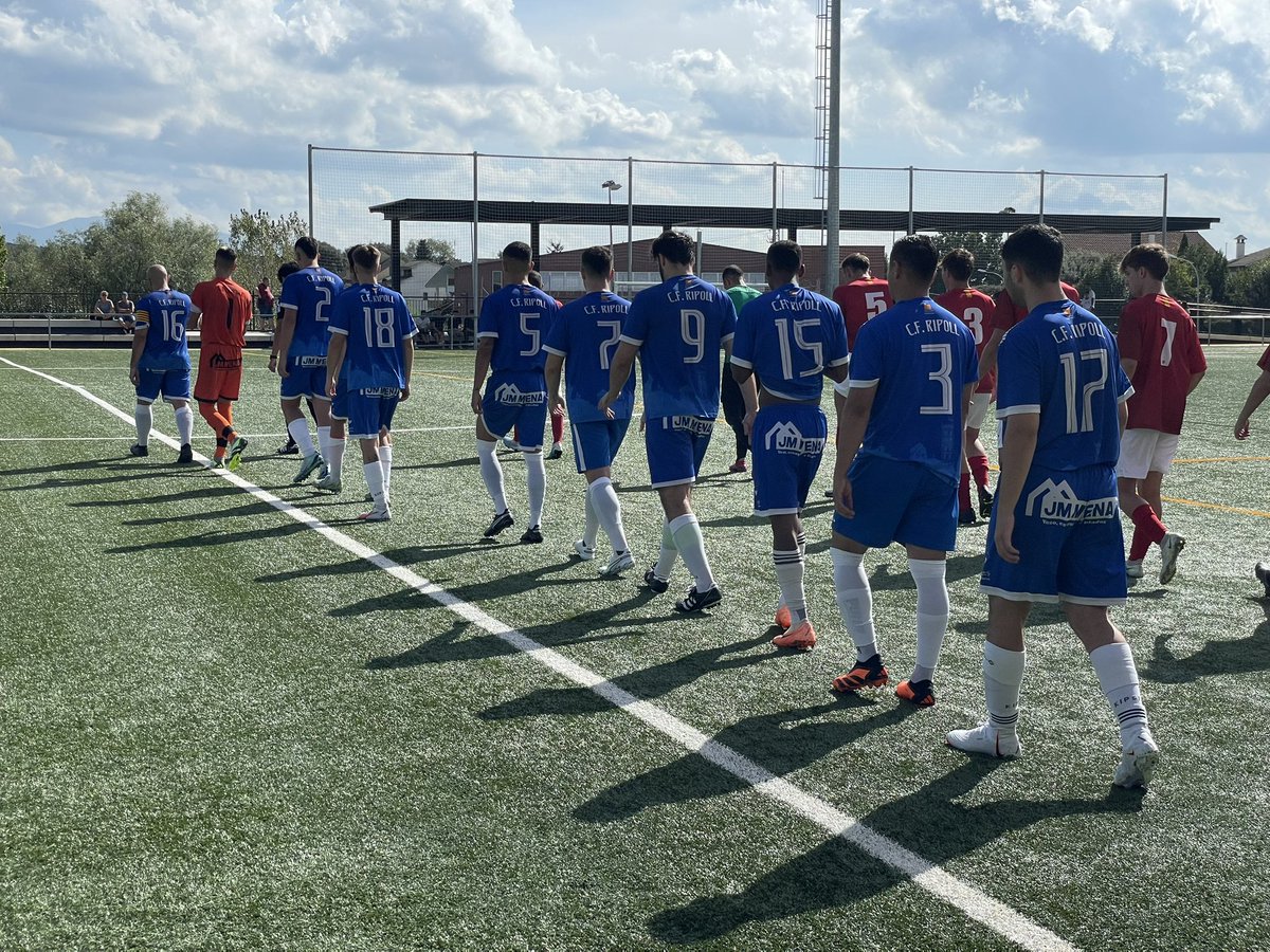 CFRipoll's tweet photo. 💙 Comencem la lliga amb 3 punts molt importants!!!

AE Corcó 1-2 #CFRipoll

⚽️ Gols: Capde i Víctor. 

💪🏼 Som-hiii!!!!

#4Cat6 https://t.co/Fi85sQTEV8