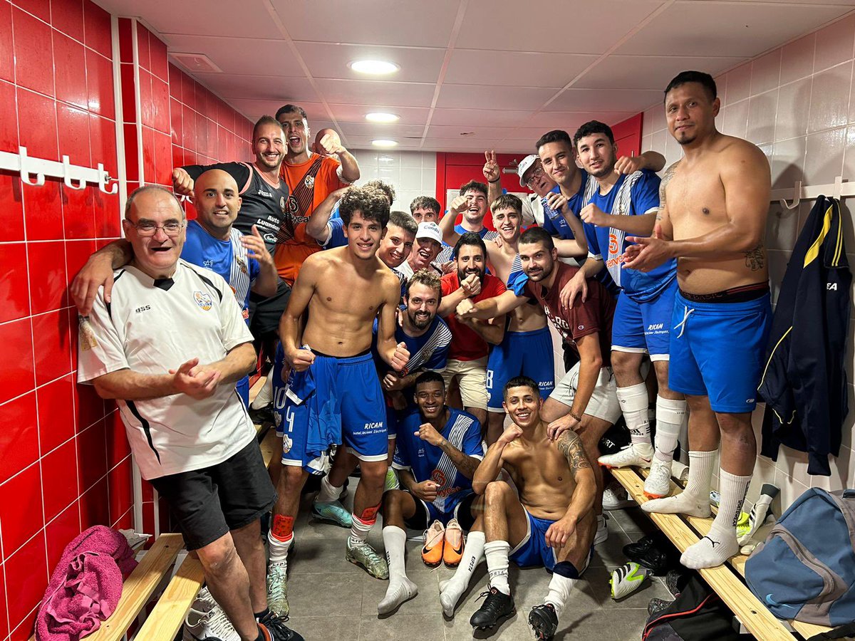 CFRipoll's tweet photo. 💙 Comencem la lliga amb 3 punts molt importants!!!

AE Corcó 1-2 #CFRipoll

⚽️ Gols: Capde i Víctor. 

💪🏼 Som-hiii!!!!

#4Cat6 https://t.co/Fi85sQTEV8