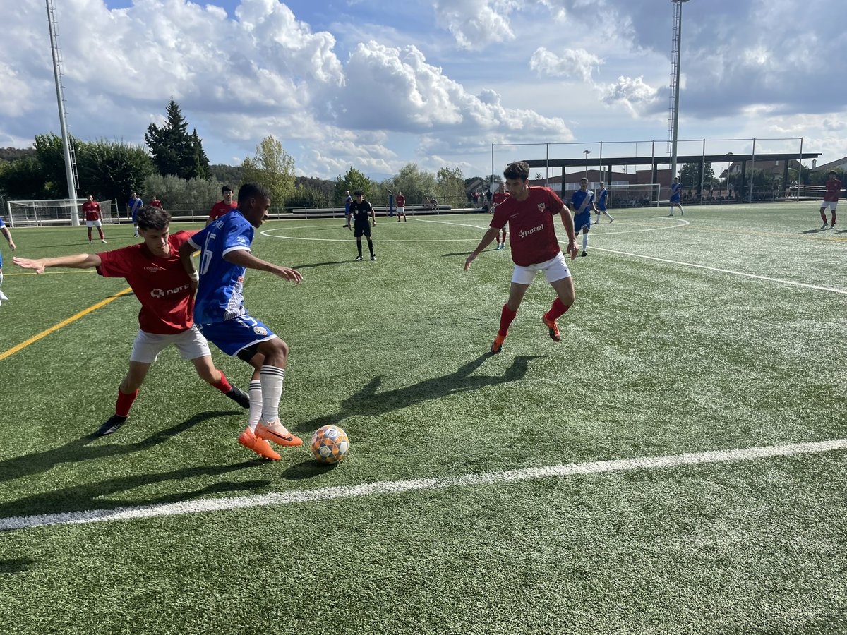 CFRipoll's tweet photo. 💙 Comencem la lliga amb 3 punts molt importants!!!

AE Corcó 1-2 #CFRipoll

⚽️ Gols: Capde i Víctor. 

💪🏼 Som-hiii!!!!

#4Cat6 https://t.co/Fi85sQTEV8