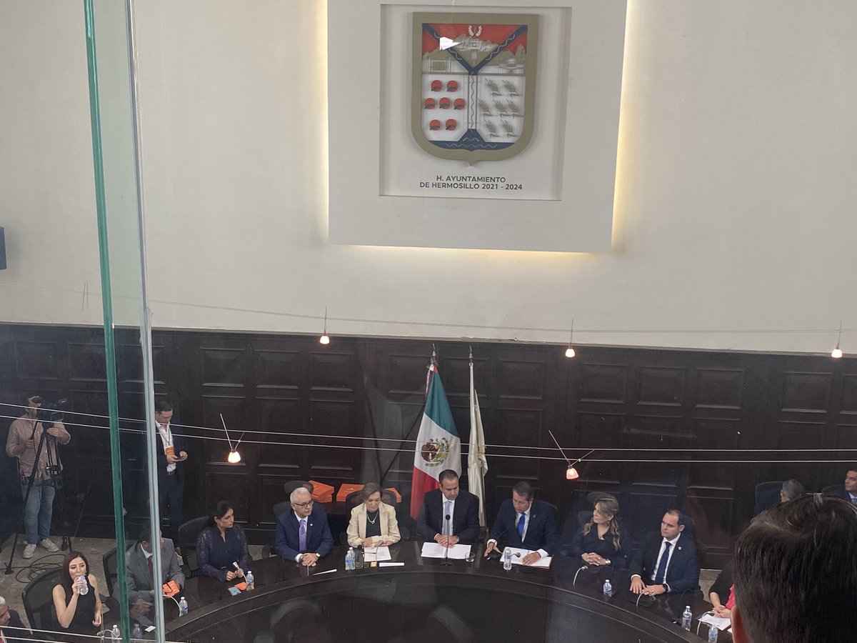 Arranca la sesión solemne para la entrega del #SegundoInforme de <a href="/tonoastiazaran/">Antonio Astiazarán</a>