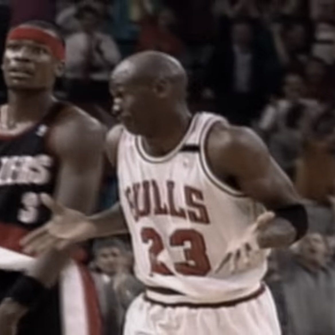 AVFCOfficial's tweet image. You can take the boy out of Chicago, but…

🤷‍♂️ @JhonDuran991