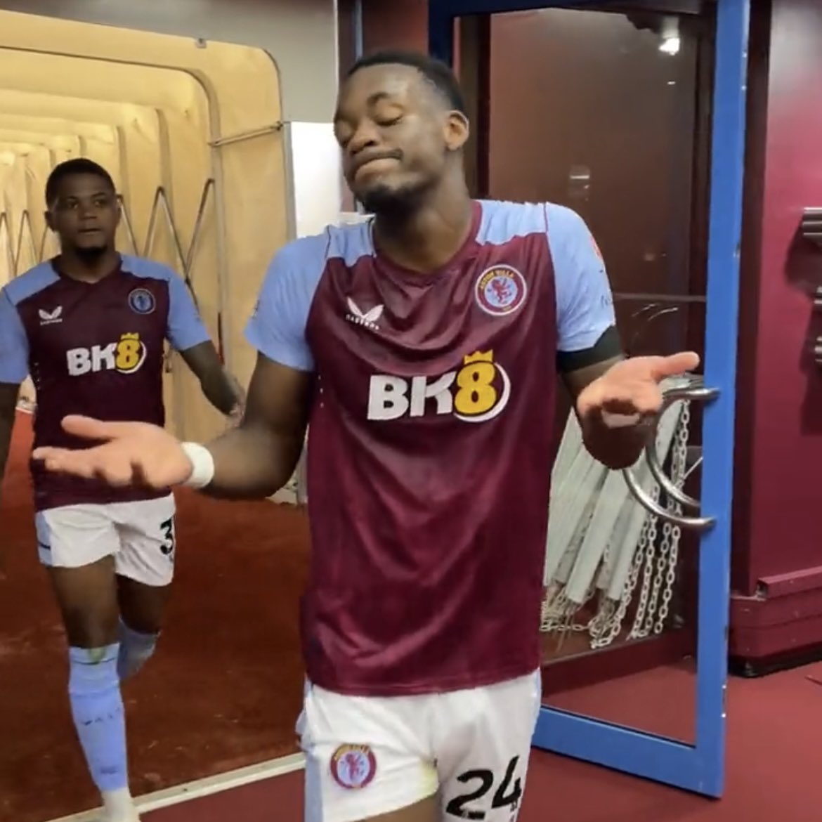 AVFCOfficial's tweet image. You can take the boy out of Chicago, but…

🤷‍♂️ @JhonDuran991