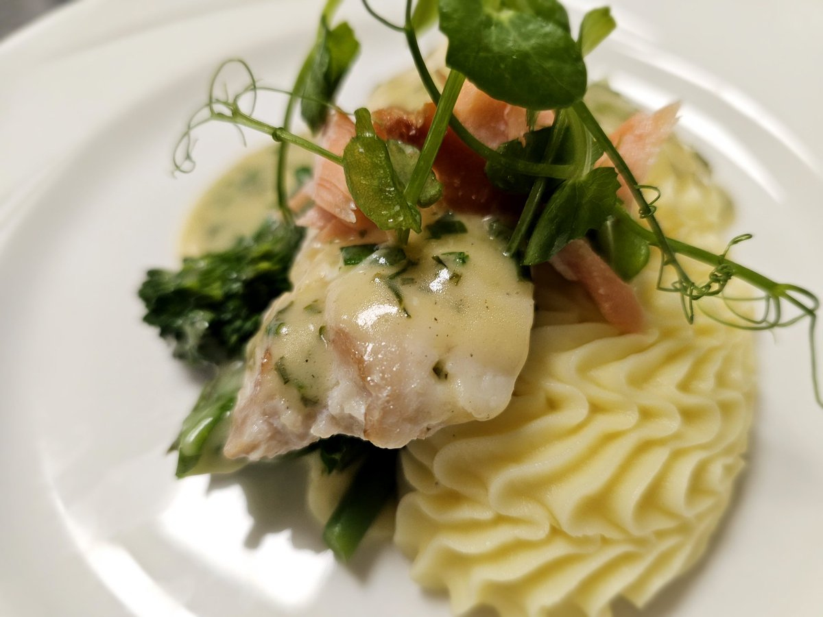 Giggleswick School Dining tweet media