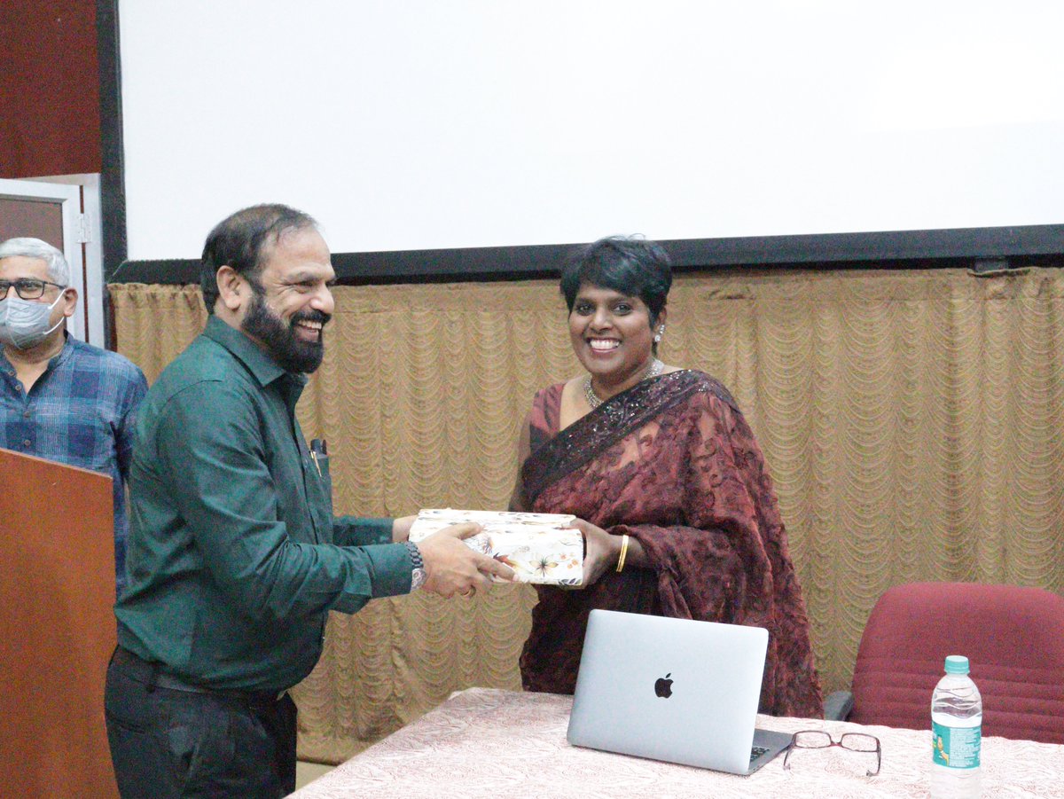 mccapolsc's tweet photo. We are thrilled to share moments from the prestigious Dr. Chandran D. S. Devanesen Endowment Lecture, hosted by the Association of Political Science. 🌟

A huge thanks to our esteemed Chief Guest, Dr. Mallika Joseph (@MallikaJoseph). https://t.co/skrjDVzfiB