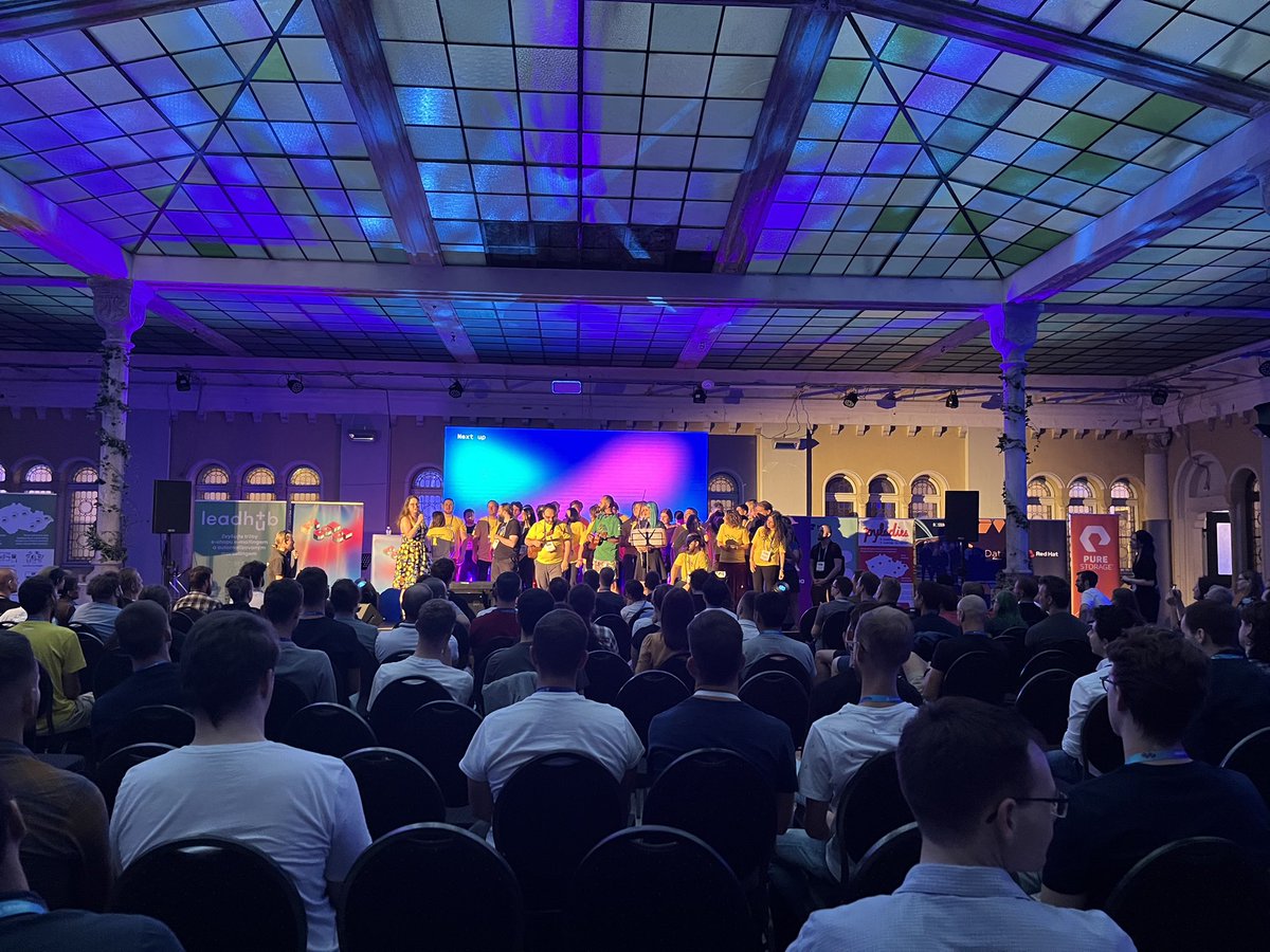 👏 Day 2 of #PyConCZ ends with thanks to attendees, speakers, volunteers, sponsors, and everyone who made this conference happen! 🙏🏼 Tomorrow, workshops at a new venue, but tonight, let's celebrate at the afterparty! 🎈🥳 #Community #Gratitude #PythonFamily