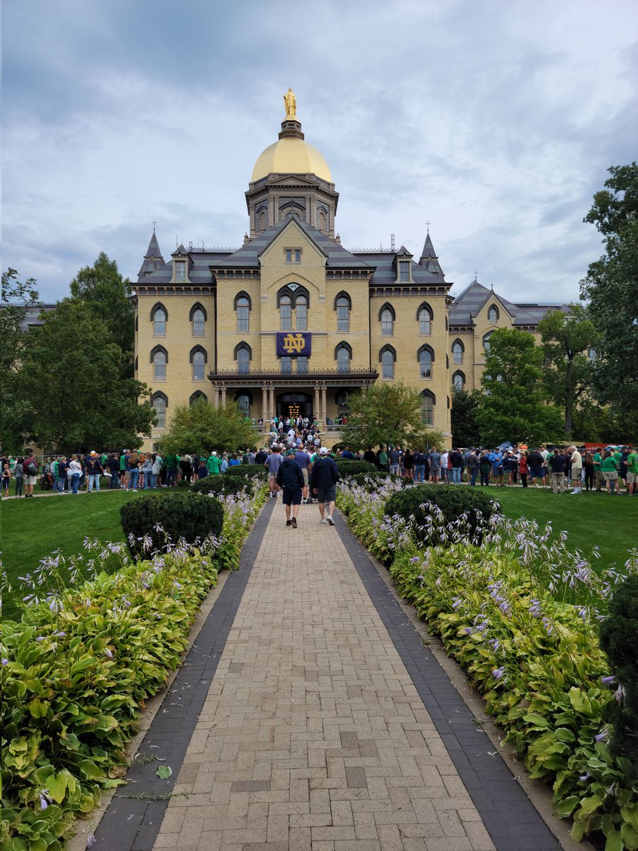 HeyImTomHealy's tweet photo. Notre Dame gameday with @kenzielillund and @Doc_Shades https://t.co/k7xtXW1zum