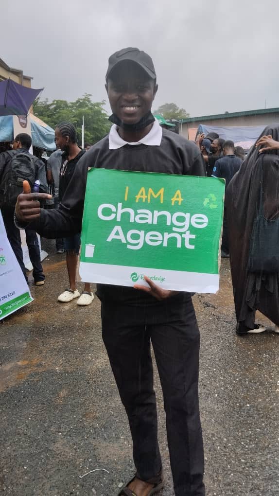 OlatunjiOladel9's tweet photo. @Eezy150 @recycledge @recycledge
#cleanyourenvironment https://t.co/AP51GcZPTH