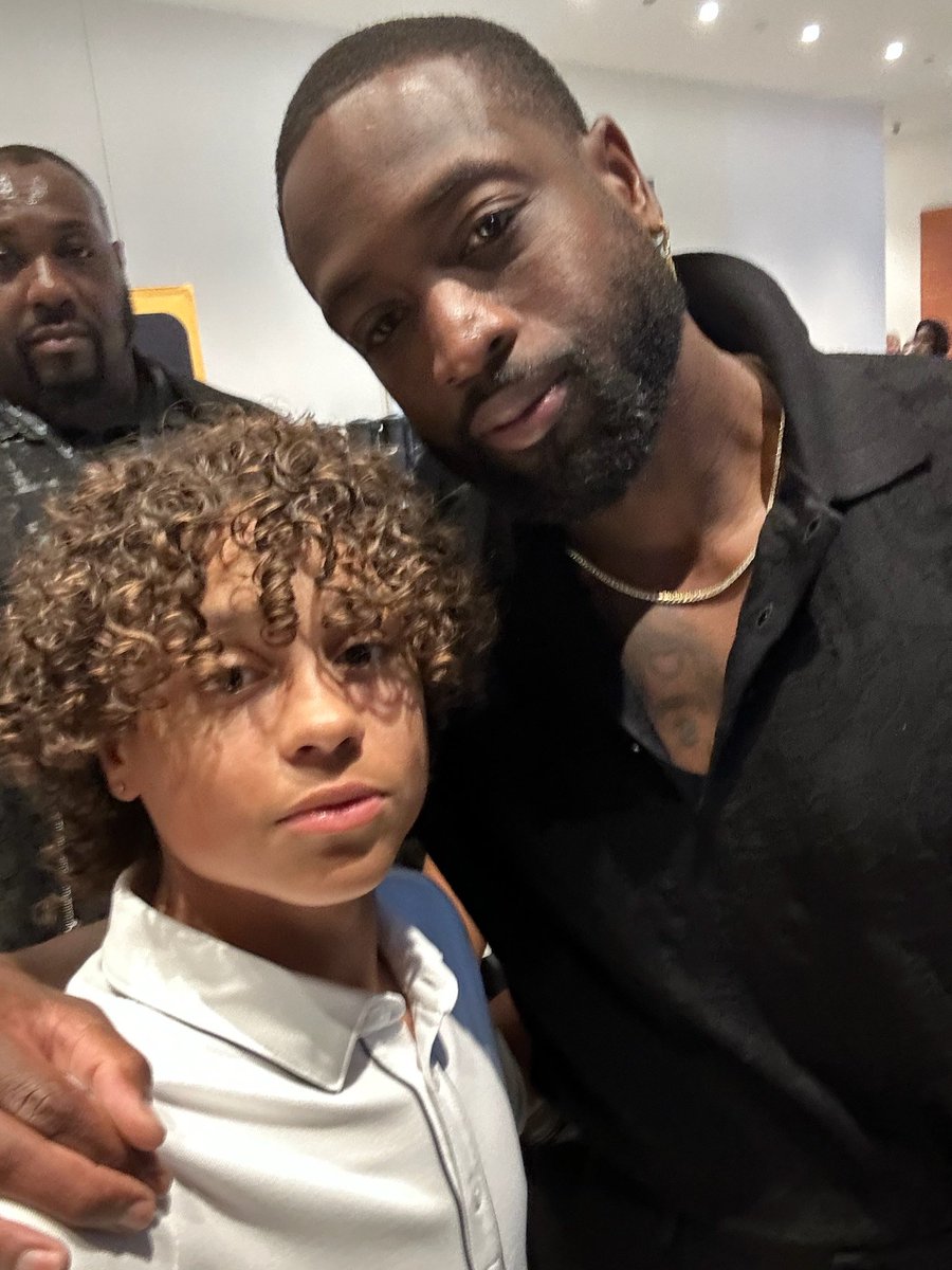 One of our freshmen Landon Hughes got to meet @DwyaneWade at the Waymakers Teen's Summit in Chicago!! He was chosen by staff to attend the event!! #waymakers