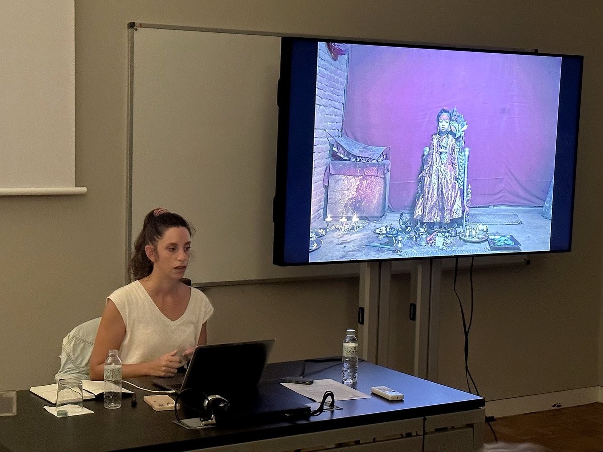 [3/6] Fotògrafa i narradora, <a href="/MContrerasColl/">Maria Contreras Coll</a> uneix el coneixement d'allò que explica, la cerca de l'oportunitat per capturar la imatge precisa i, encara, un posicionament que, des del meu punt de vista, no és altra cosa que una ètica profunda.