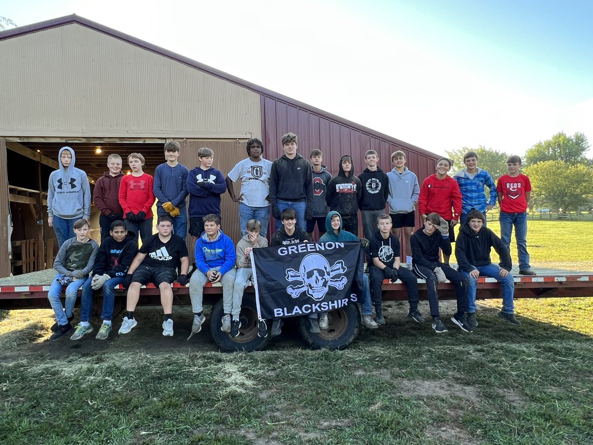 BrandonHakes's tweet photo. Greenon JH Football showed up this morning to do some community service - unloading 110 hay bales. They worked as a team, communicated with one another and worked hard. 

This is a first time experience. Our AD encourages community service and it’s never too young. https://t.co/XmJzZwf96W