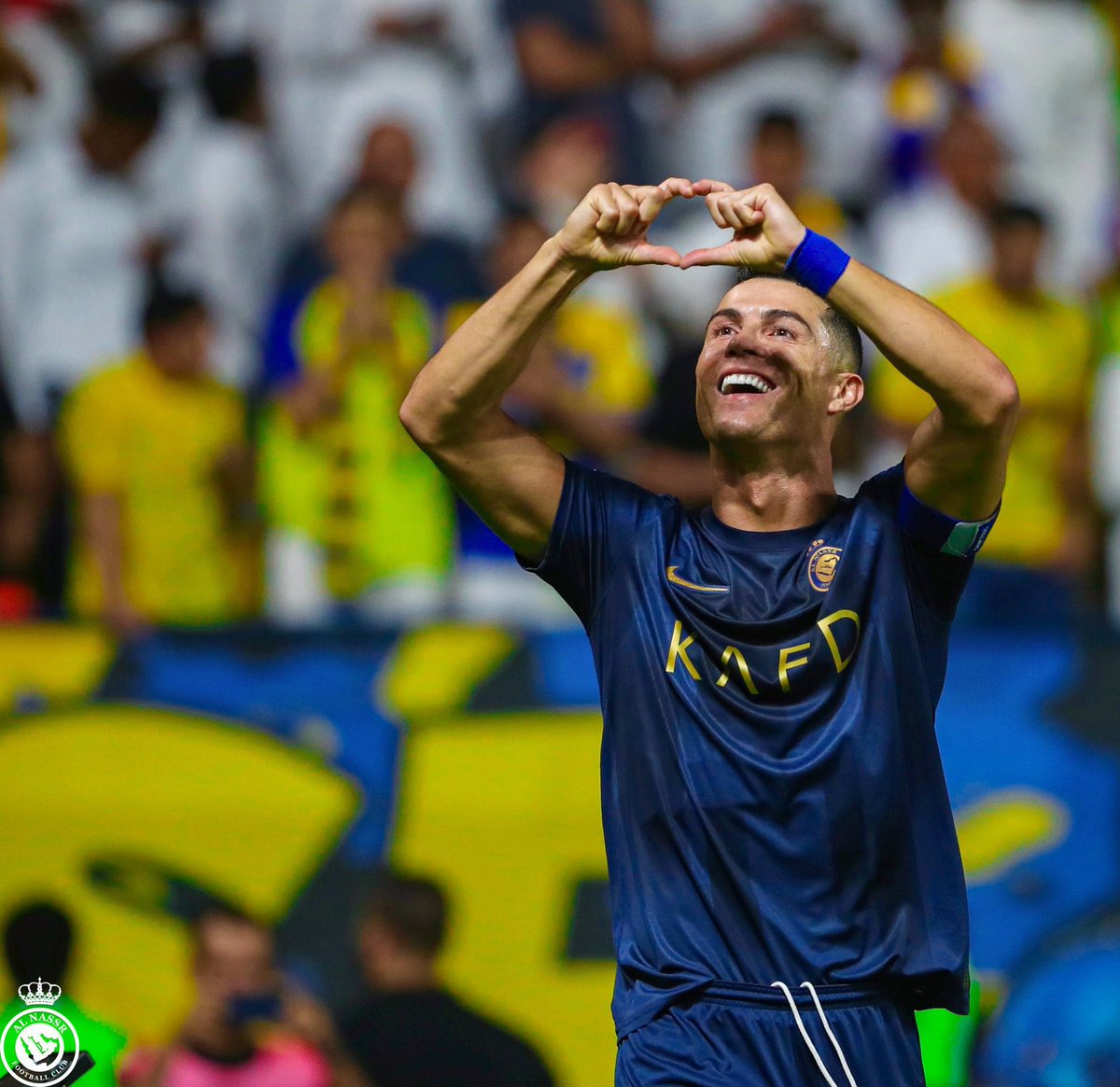 سحب على طقم نادي النصر الجديد ( الاصفر او الكحلي ) الفائز يمكنه اختيار الطقم الذي يريده 💛
الشروط :
• متابعة حسابي ✅
• رتويت للتغريدة 🔁
• السحب بعد 72 ساعة من الآن .. 
موفقين وفالكم الفوز يارب 🙏🏻