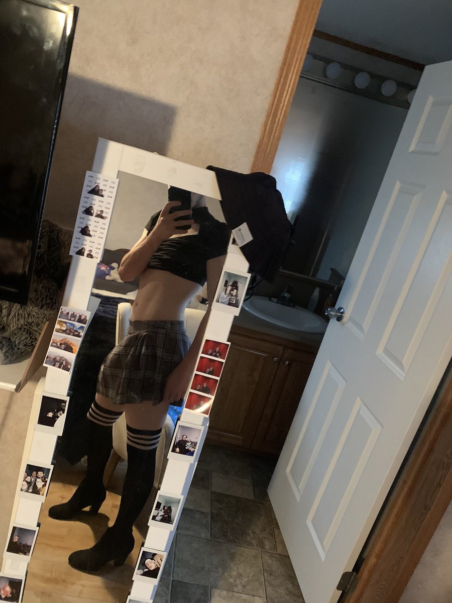 AnnikaFem's tweet photo. @itsfemsissy @ooeevalerie Please add me to the list I need this https://t.co/4gIRXSWk7S