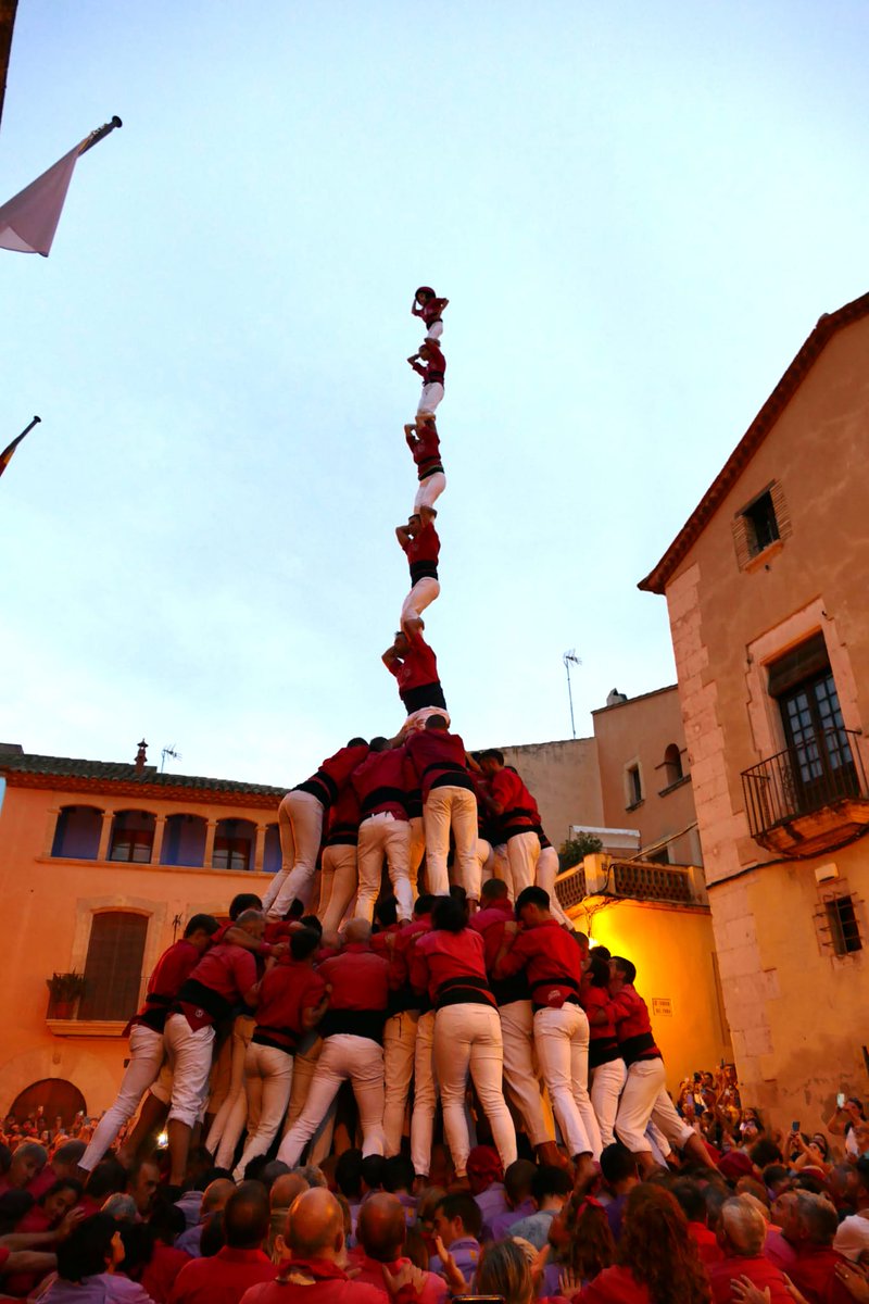 Altafulla torna a veure el pd8fm descarregat després de 145 anys.

📸 Montse Ruiz 

#castells #castellers #castelleres