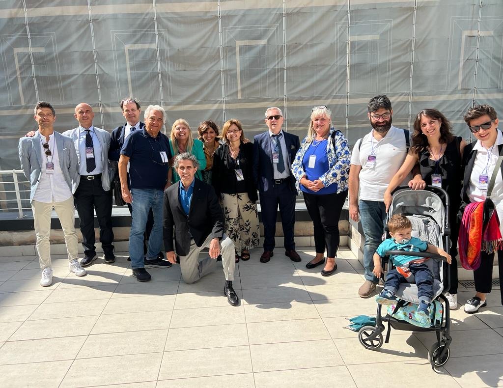 PortaLab_Uniba's tweet photo. @PortaLab_Uniba @ L'Aquila for "Cutting edge advancements in our fight against cancer: Science as a symbol of resilience of a town and a community" ... with amazing Scientists and very young researchers 🤣 @CPRT65 @lucianomuttihot #oncology #research #CancerResearch https://t.co/5UQSTbInbX