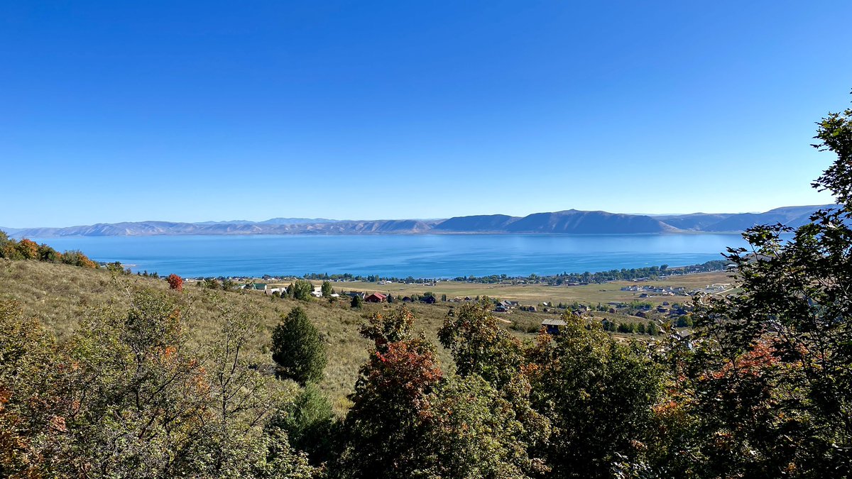 Morning at cabin #BearLakeUT so beautiful 🤩 🍁 #Utwx @AlanaBrophyNews @ThomasGeboyWX @Dan_Pope_FOX13 @dannahyer @spunky_libra @UtahBamaFan @KaceMcdonald @Simply_me_Holly @Whobugs @tvheidihatch @ChaseThomason