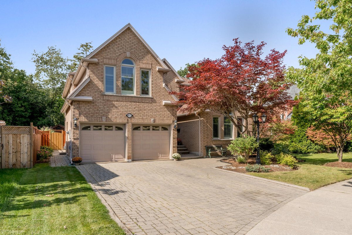 CallDerek's tweet image. NEW LISTING ALERT!
Absolutely gorgeous 4+1 bedroom home, situated on a large pie-shaped ravine lot, with pool, on a quiet crescent in Georgetown South... 
Open House Sunday Sept 17, 2-4pm.
Address, price, and virtual tour: tours.virtualgta.com/2175744?a=1