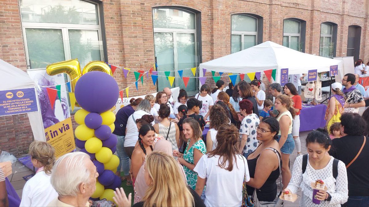 Associació in via tweet media