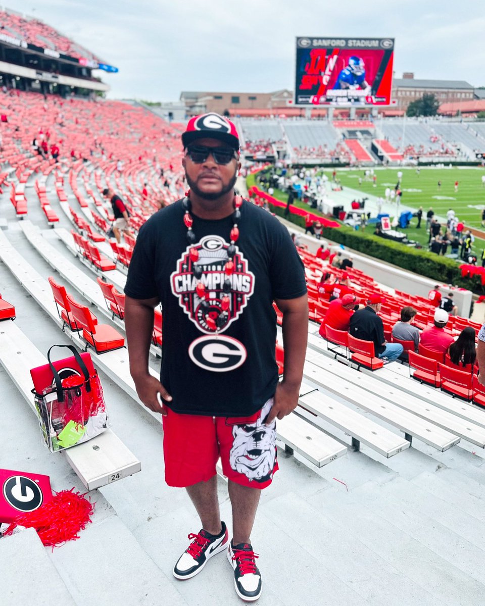 MARIOGA12000's tweet photo. Another Saturday In Athens #week3 #scvsuga #godawgs 🏆🏆 https://t.co/0prLt7yb9t