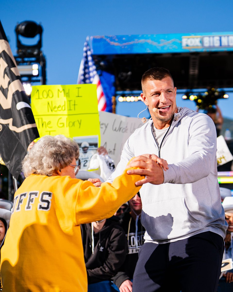 CUBuffsFootball's tweet photo. Gronk’s Pregame Party was lit this morning 🎉

#GoBuffs https://t.co/ui7wWbgfn2
