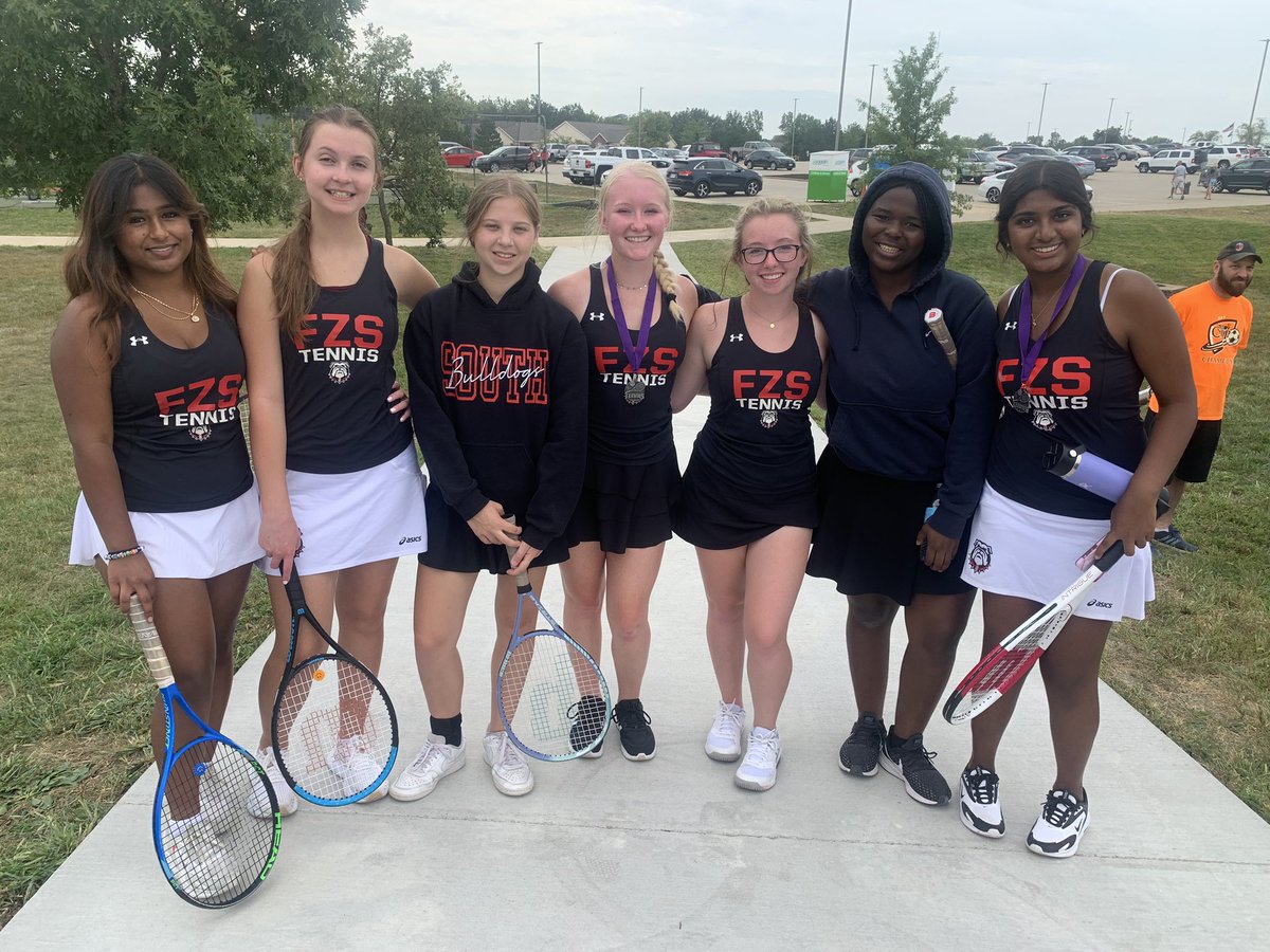 dfoxfzstennis's tweet photo. Fun day of tennis at FZ West JV Doubles Tournament. All Bulldog players played very well and gained valuable experience. Congrats to Lindsey and Elisha for winning 2nd place medals!  A big thank you to FZW for hosting. South really enjoys playing in this tournament https://t.co/iEqjFPumKd