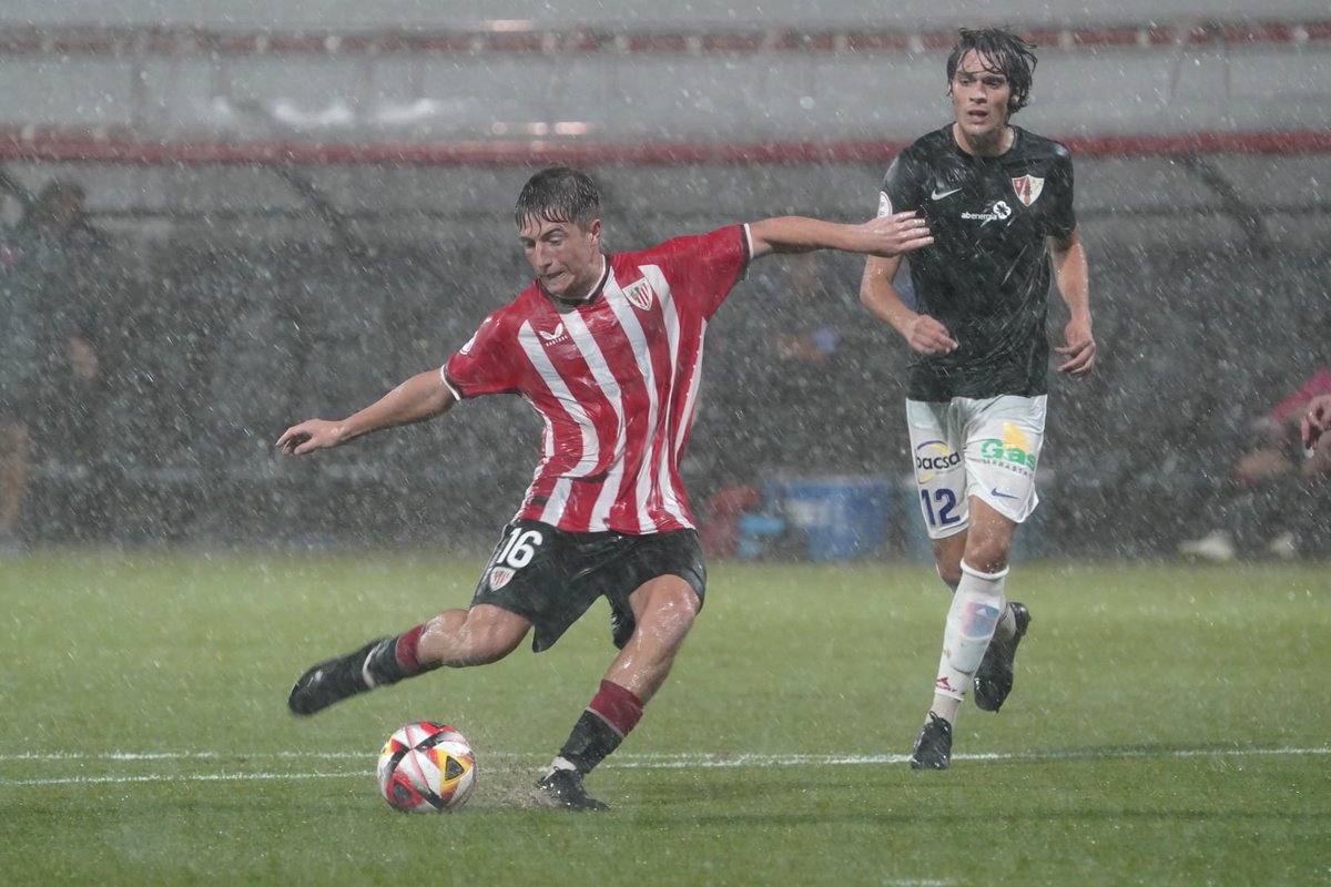 🎯 Jauregizar sella la goleada... ¡bajo el diluvio! 4-0 I #BilbaoAthleticBarbastro #AthleticLezama 🦁