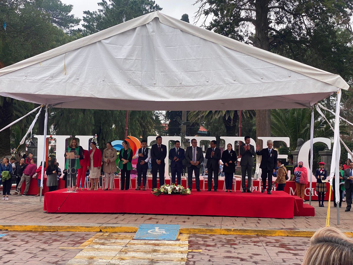 leopoldoolguin's tweet photo. #PoloOlguínSecretarioAytoJilotepec
Con la presencia del Lic. Rodolfo Nogués, Pdte. Mpal. de Jilotepec, participé en la Cabo la Ceremonia del 213 Aniversario y el Desfile Cívico del Inicio de la Independencia de México.
Trabajando de ❤️por Jilotepec!
#UnidosPodemos! https://t.co/uMl8zxPxHi