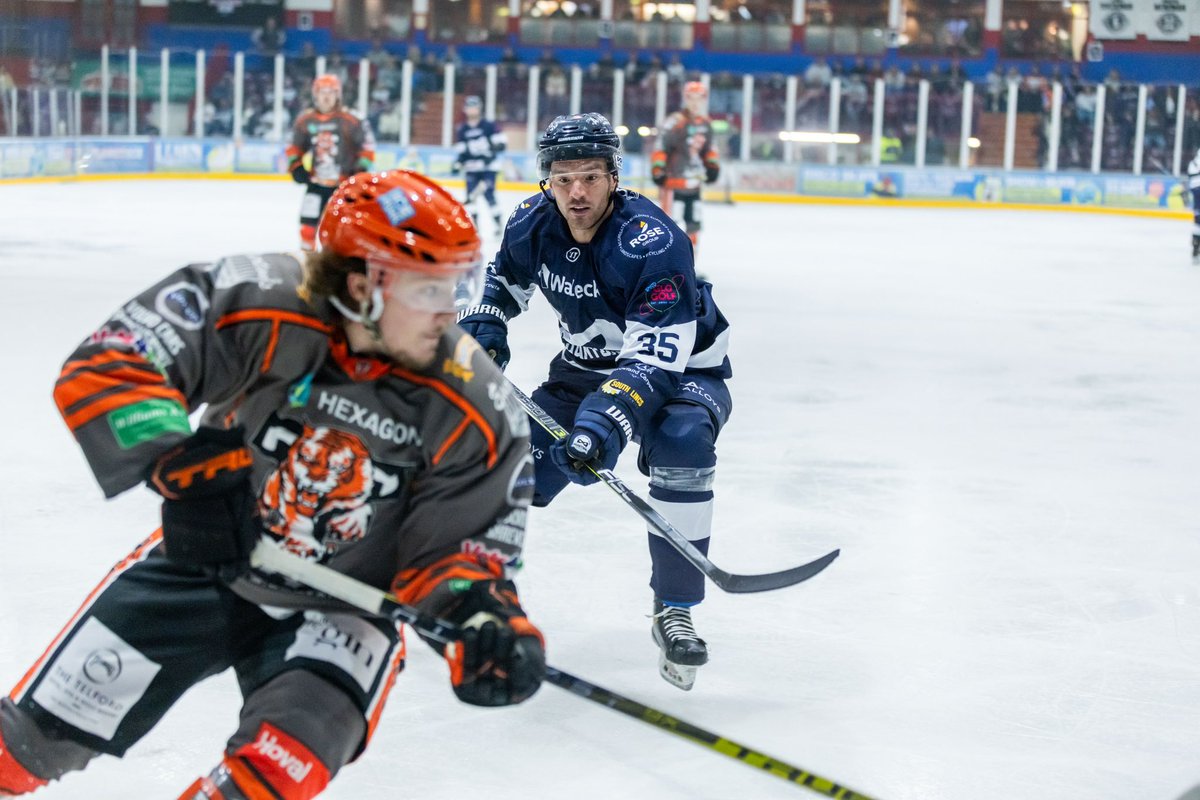 GoPhantoms's tweet image. 📸 First period action from SBD Photography!

#PPvTT | #WeArePhantoms