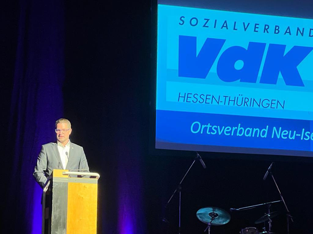 BjoernSimon's tweet image. Herzlichen Glückwunsch an den #VdK #NeuIsenburg zu seinem 75-jährigen Bestehen! Ich habe mich gefreut, auf der heutigen Festveranstaltung in der #Hugenottenhalle ein Grußwort an die zahlreichen Mitglieder und Gäste des Ortsverband richten zu dürfen.

@VdK_Deutschland