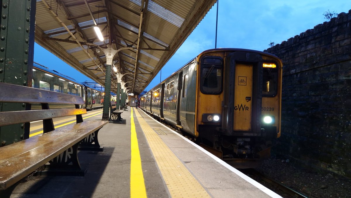 JamesG_EE37's tweet image. Here&apos;s my last move of today GWR Class 150239 2F91 Truro to Falmouth Town, #gwr #greatwesternrailway #class150 #br #sprinter #railway #railways