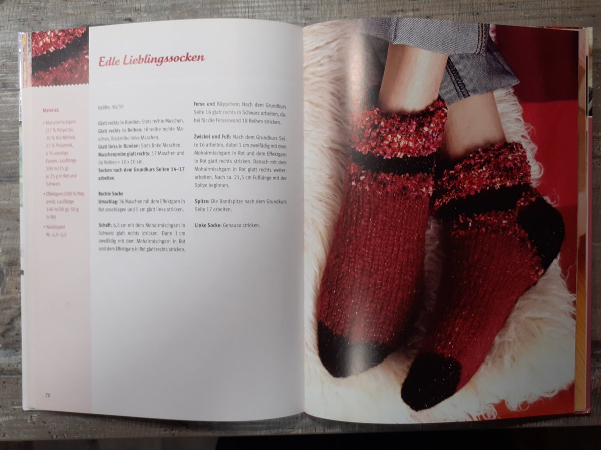 OrthoDel's tweet photo. Ich habe chronisch kalte Füße. Meine Nenntante hat mir zum Geburtstag ein Sockenstrickbuch geschenkt und ich bin gerade dabei, es durchzublättern. Dabei geh ich gedanklich meine Vorräte durch... ☺️☺️☺️
#Strickbubble #Handarbeitsbubble https://t.co/aYKY4KSeap