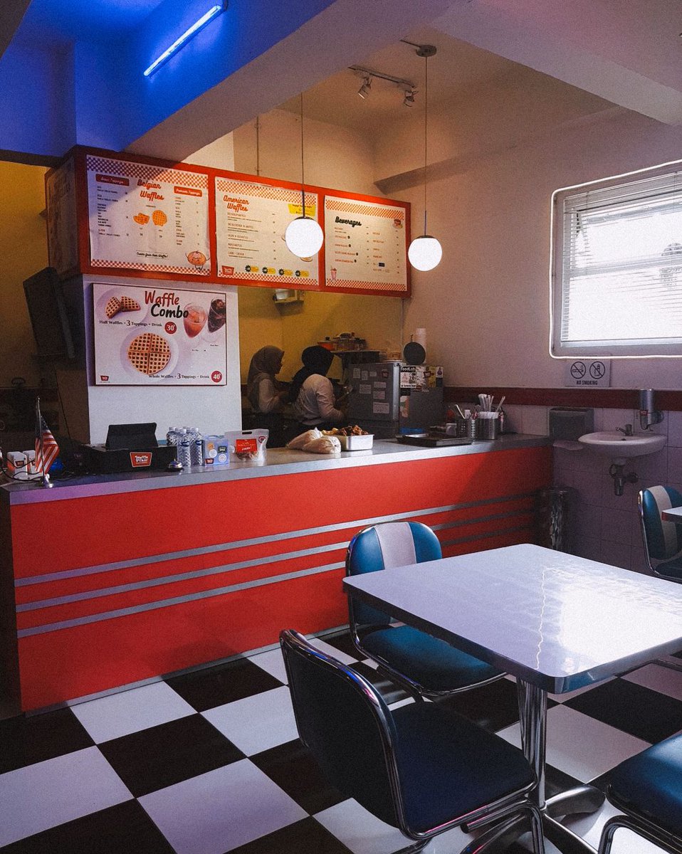 Hey warga wargi, aku cuma mau pengumuman per tanggal 30 September ini, Waffle-N-Chill akan pamit dari The Hallway Space dan belum tau pindah kemana. Jadi masih ada waktu 2 minggu buat kamu yang belum pernah jajan dan yang mau bantu ngabisin bahan baku, ditunggu ya! ❤