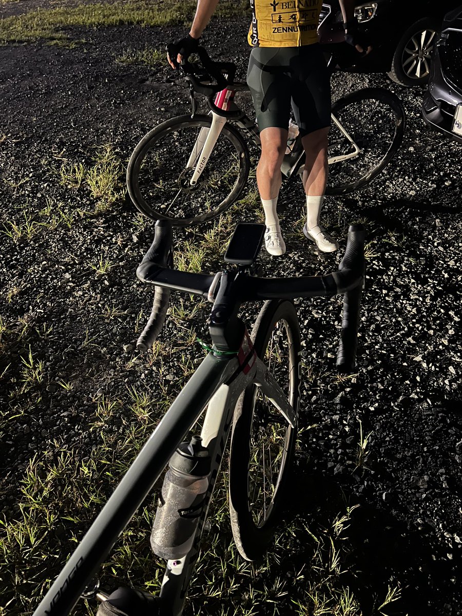 picoosan's tweet photo. ロードバイク乗りの朝は早い https://t.co/1WJbUd1y5M