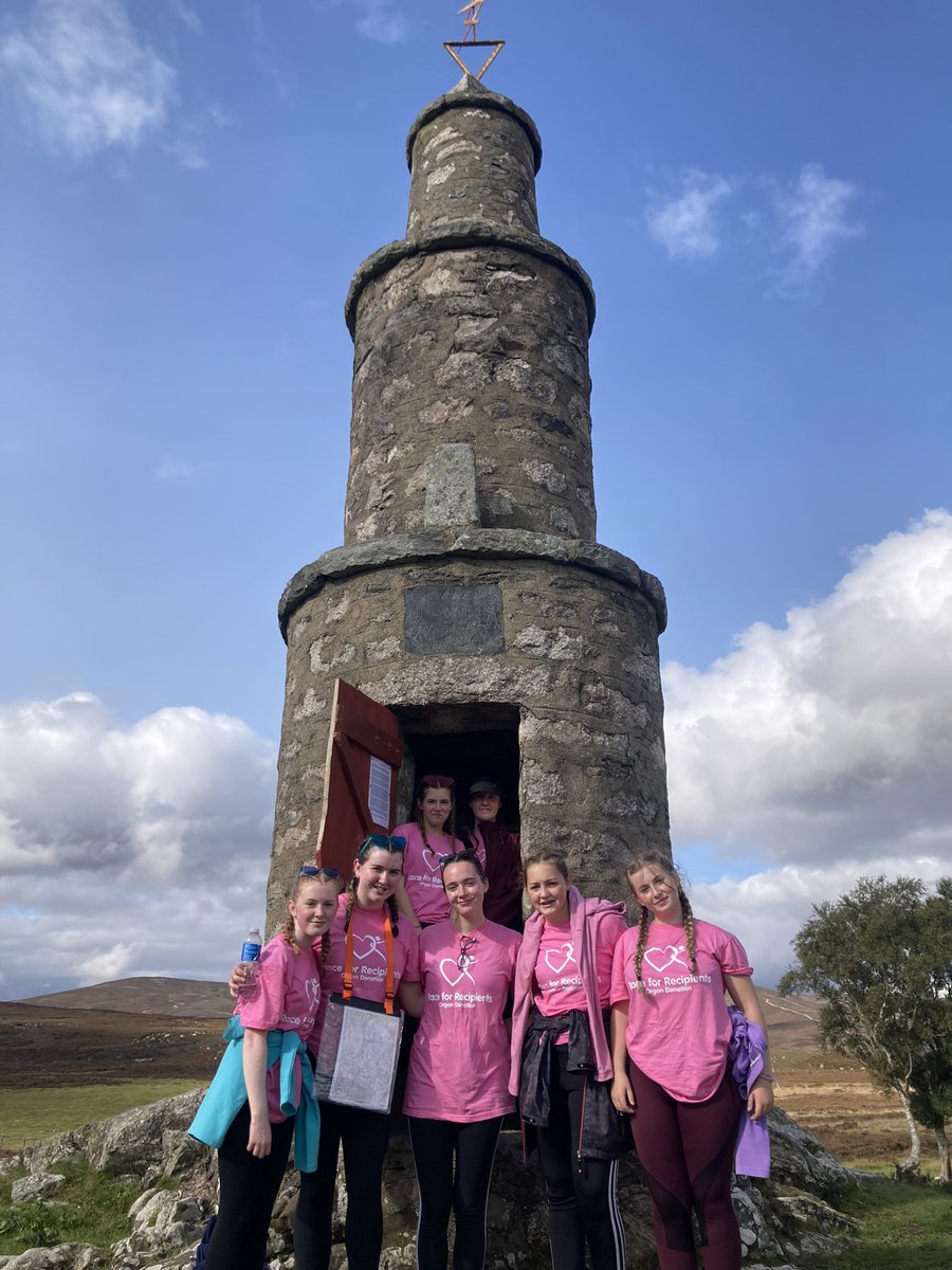 Team Pink were in high spirits today on Day 2 of their DofE Silver Expedition. 🙌 And they were promoting #RaceforRecipients organ donation!  ❤️🫀Well done girls! 💓#DofE @MonifiethHigh