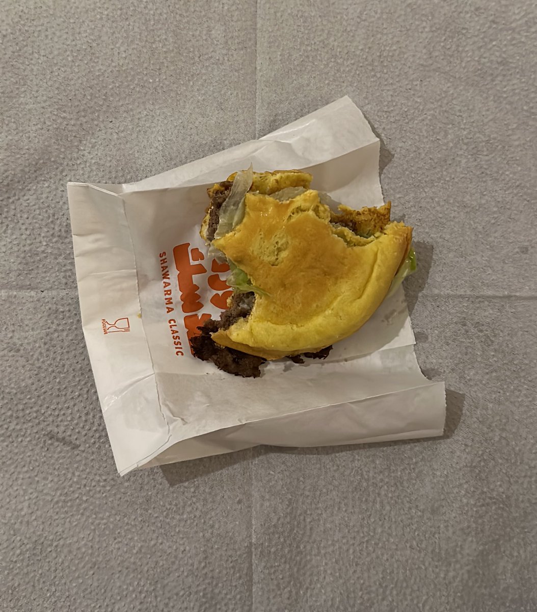 spring_fisrt's tweet image. من اعجب العجب ان افضل همبرجر في نظري هو همبرجر بيت الشاورما ، واخيس شاورما في نظري هي شاورمتهم المالحة ملوحة البحر الميت.
هذا من باب (ايجاد الامور في غير مظانها)