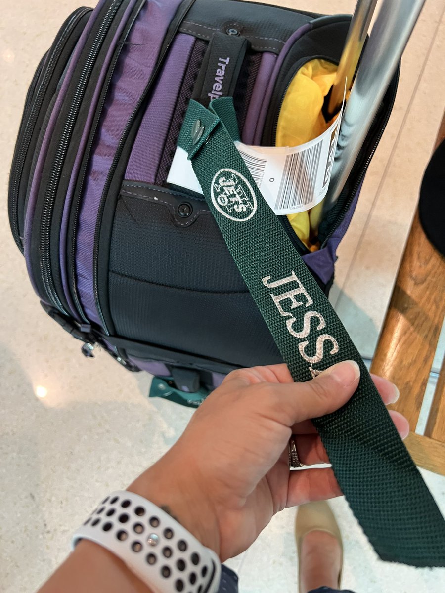 Touched down in Dallas and already representing my <a href="/nyjets/">New York Jets</a> 👊🏽🏈✈️

<a href="/SpamuelJohnson/">Elon a Bitch</a> — since you’re always in the know, any leads on where the #NYJets faithful are gathering before the game? Clearly we need to be united now more than ever 💯

#thejourneythatseasynevermatters